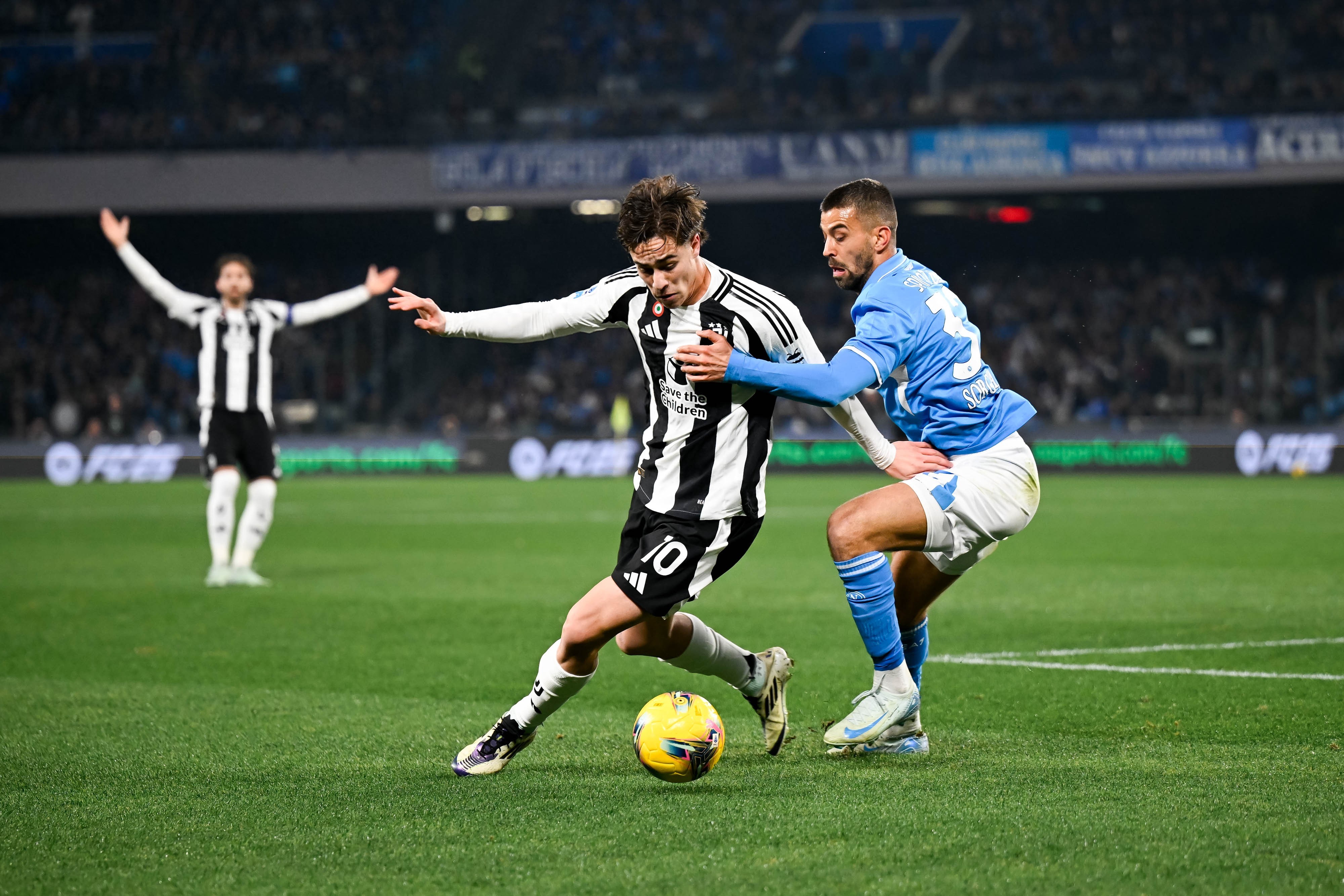 爱游戏官网-尤文主场大捷，球员赛后激动庆祝胜利，软件浏览然后.