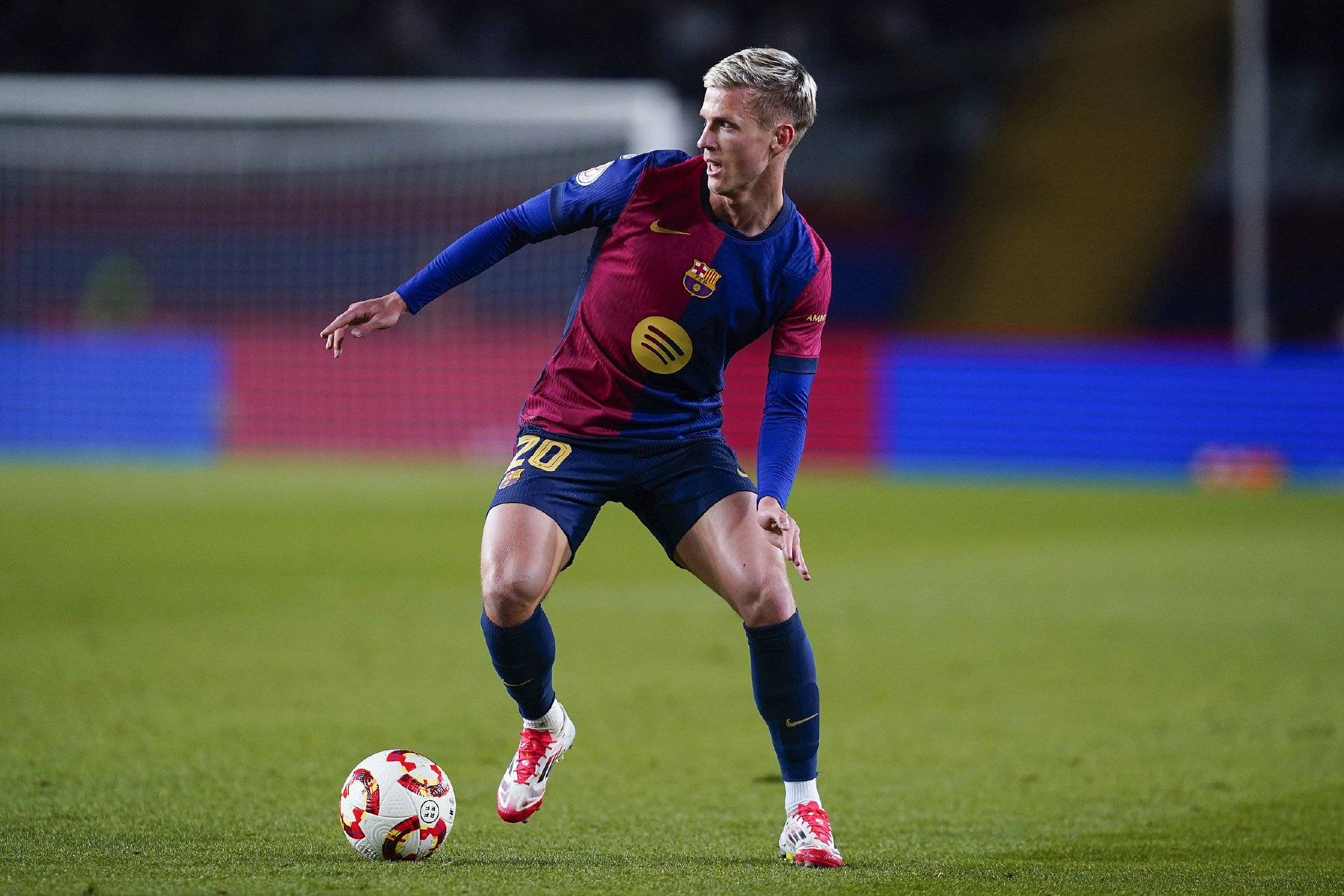 爱游戏登录-巴萨核心球员被曝转会传闻，引球迷热议，活动来自关于.